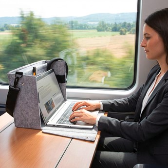 SIGEL Desk Sharing Bag Workspace, synthetischer Filz, hellgrau, 45 x 28 x 15 cm - Anwendung