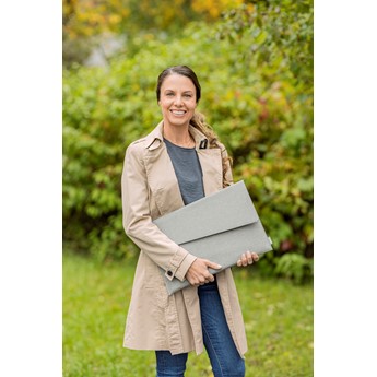 SIGEL Laptop-Hülle M, Polyethylen (RPET) recycelt, synthetischer Filz, hellgrau - Anwendung